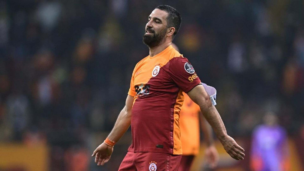 Galatasaray taraftarına veda bile edememişti! Arda Turan futbolu bırakıyor mu? İlk kez açıkladı 2