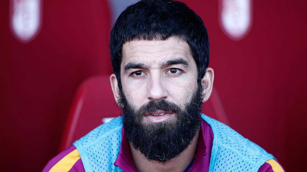 Galatasaray taraftarına veda bile edememişti! Arda Turan futbolu bırakıyor mu? İlk kez açıkladı 9