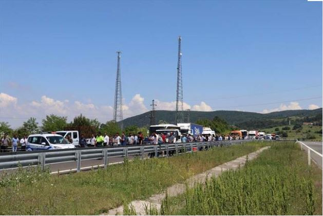 Otoyol'da felaket gibi kaza! Araçlar yandı, otoyol çift yönlü ulaşıma kapatıldı 8