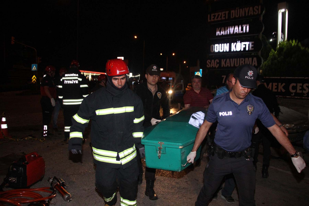 Manisa Kula'da alkollü ve ehliyetsiz sürücü dehşeti yaşattı: 4 ölü, 2 ağır yaralı! 12