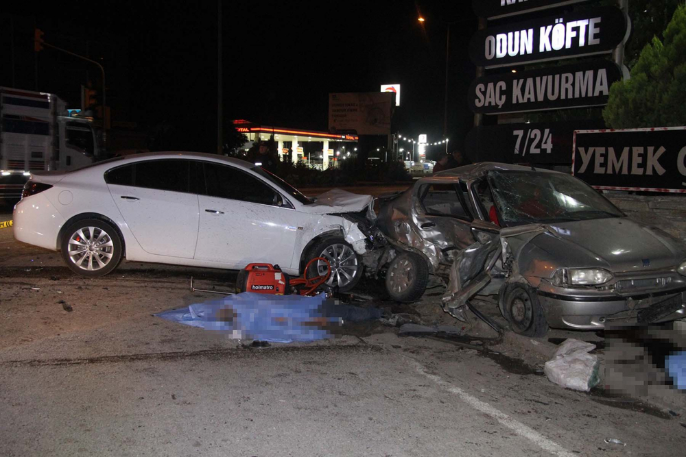 Manisa Kula'da alkollü ve ehliyetsiz sürücü dehşeti yaşattı: 4 ölü, 2 ağır yaralı! 4