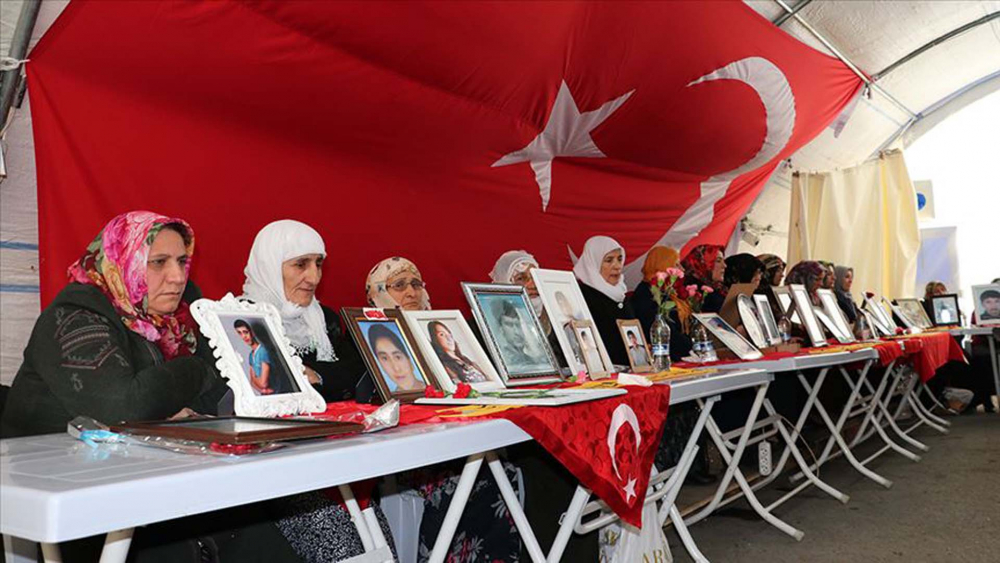 Diyarbakır annelerinin evlat nöbeti bininci gününde! Soğuk, sıcak demeden çocuklarına kavuşmayı bekliyorlar! 11