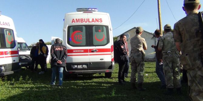 Kars'ta acı olay! Göçüğün meydana geldiği evdeki anne ve 2 çocuğu öldü