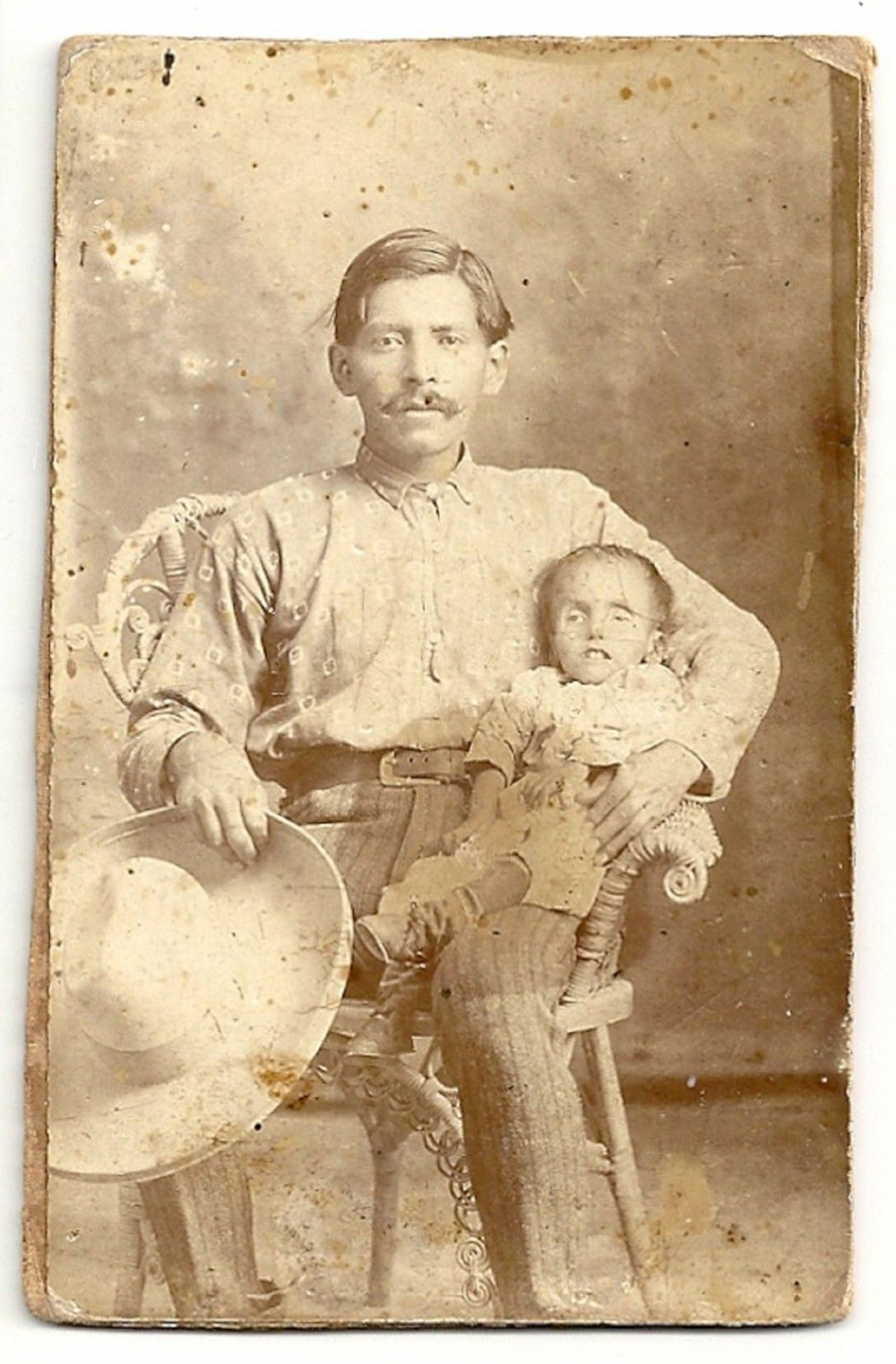 19. yüzyılın ürkütücü modası: Ölülerini süsleyip fotoğraflarını çektiler 1
