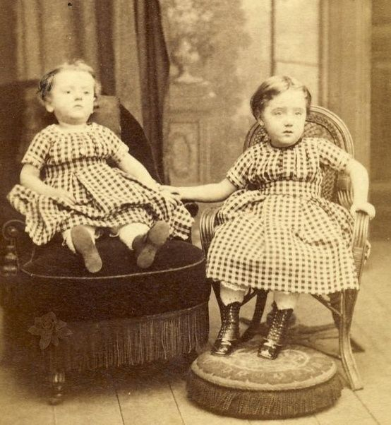 19. yüzyılın ürkütücü modası: Ölülerini süsleyip fotoğraflarını çektiler 19