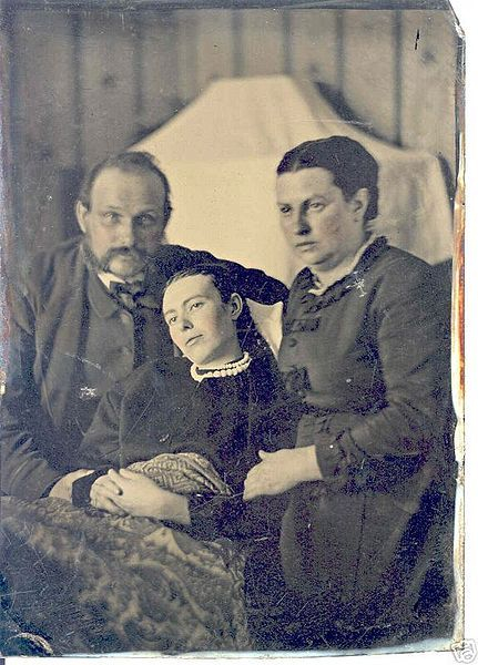 19. yüzyılın ürkütücü modası: Ölülerini süsleyip fotoğraflarını çektiler 3