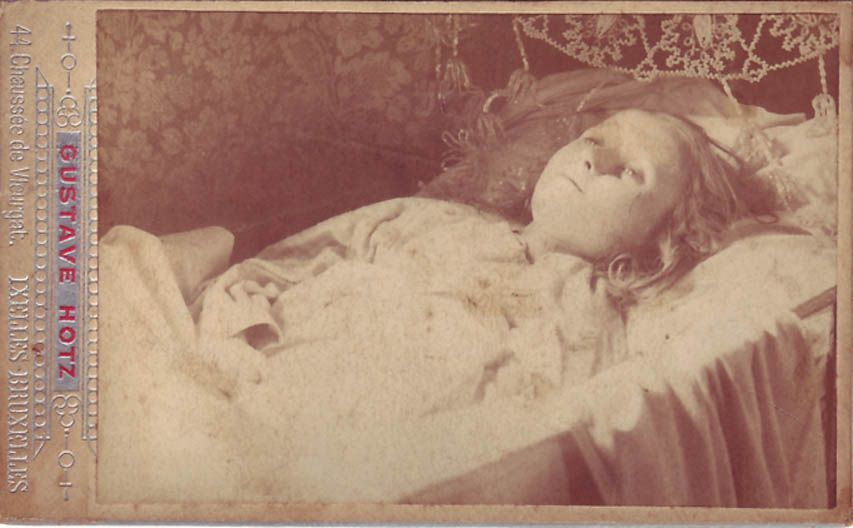 19. yüzyılın ürkütücü modası: Ölülerini süsleyip fotoğraflarını çektiler 9
