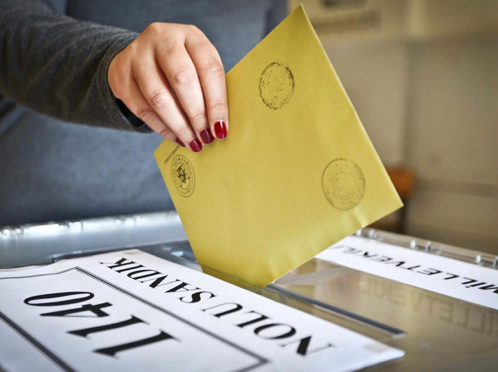 Son seçim anketinde vatandaşa soruldu: Bu pazar bir genel seçim olsa hangi partiye oy verirsiniz? İlk sıra aynı kaldı, oy oranlarında fark var 3