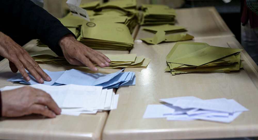 Son seçim anketinde vatandaşa soruldu: Bu pazar bir genel seçim olsa hangi partiye oy verirsiniz? İlk sıra aynı kaldı, oy oranlarında fark var 5