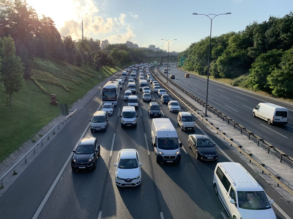 Yola çıkacaklar dikkat! FSM Köprüsü'nde 4 şerit trafiğe kapatıldı 13