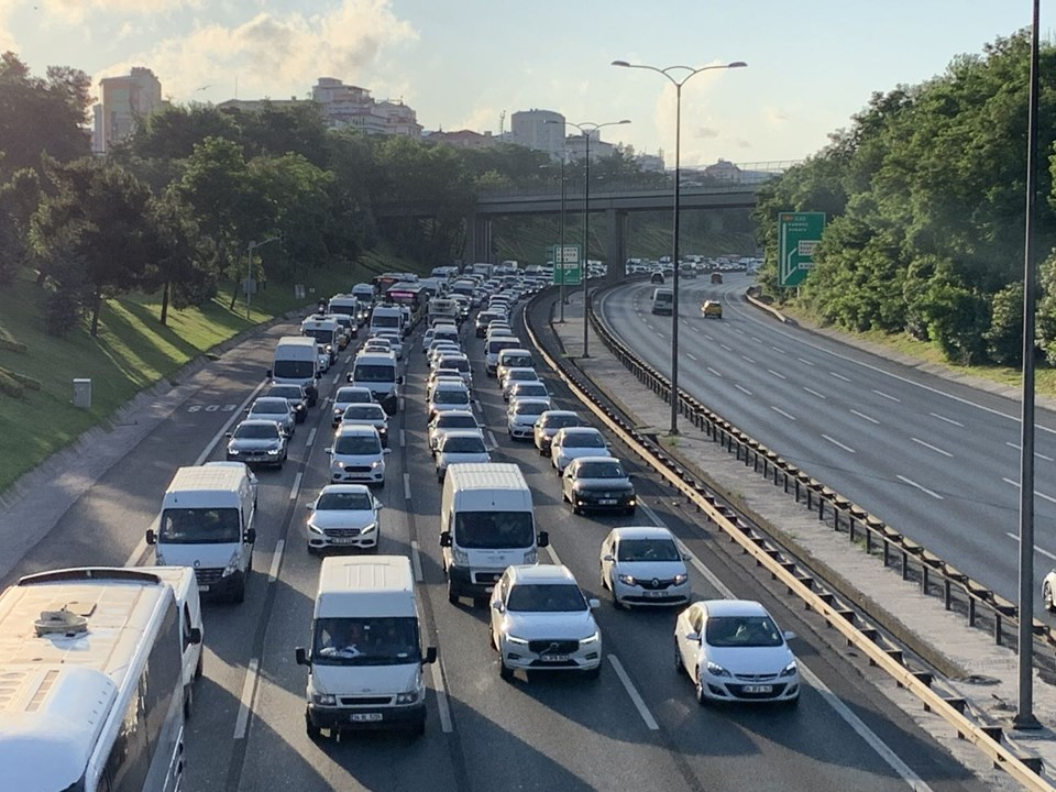 Yola çıkacaklar dikkat! FSM Köprüsü'nde 4 şerit trafiğe kapatıldı 14