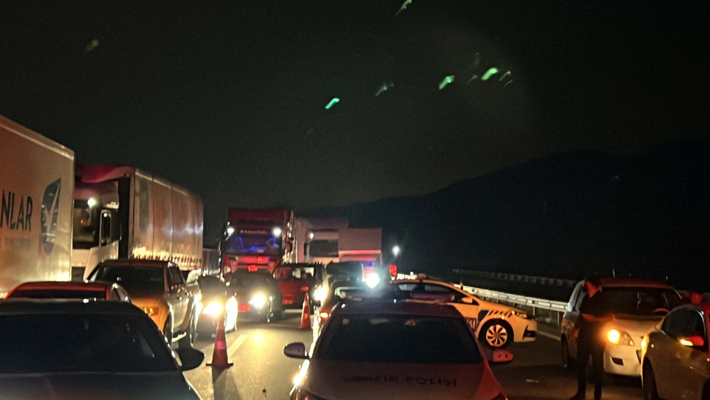 Bolu Dağı mevkinde zincirleme trafik kazası! Ortalık savaş alanına döndü: 12 yaralı 10