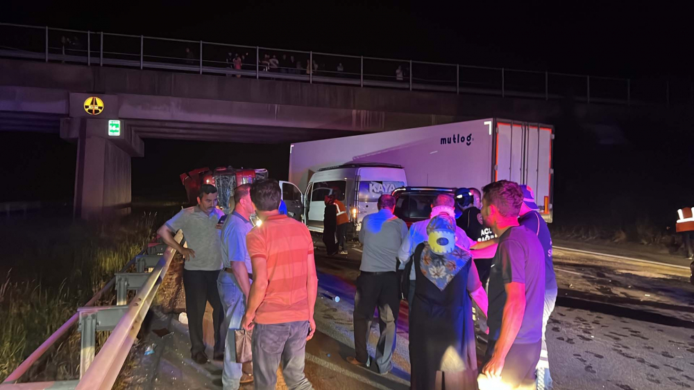 Bolu Dağı mevkinde zincirleme trafik kazası! Ortalık savaş alanına döndü: 12 yaralı 2