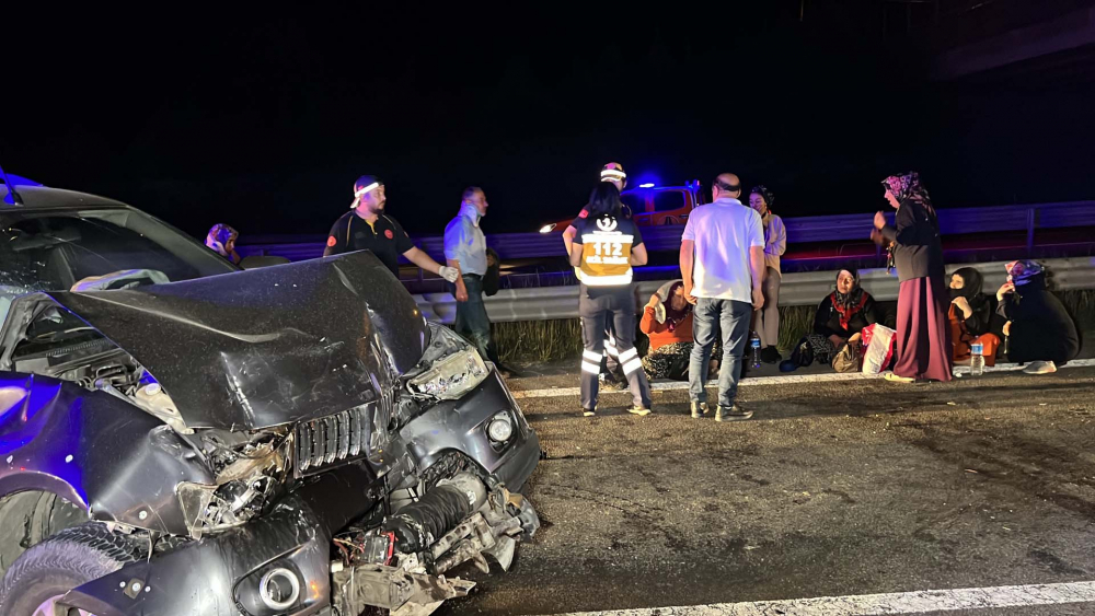 Bolu Dağı mevkinde zincirleme trafik kazası! Ortalık savaş alanına döndü: 12 yaralı 3