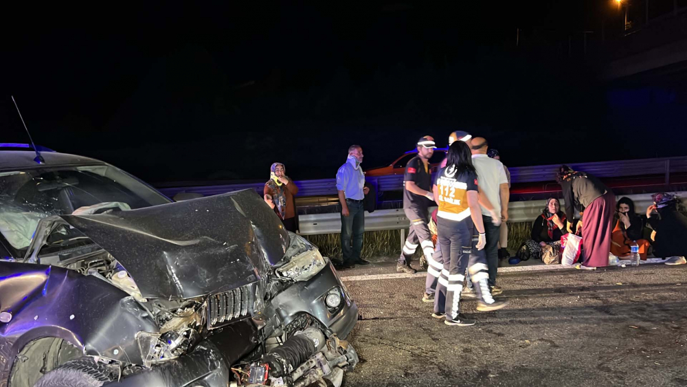 Bolu Dağı mevkinde zincirleme trafik kazası! Ortalık savaş alanına döndü: 12 yaralı 4