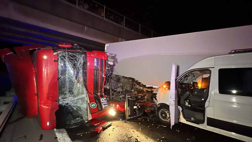 Bolu Dağı mevkinde zincirleme trafik kazası! Ortalık savaş alanına döndü: 12 yaralı 5