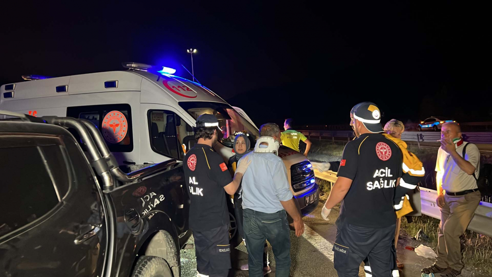 Bolu Dağı mevkinde zincirleme trafik kazası! Ortalık savaş alanına döndü: 12 yaralı 6