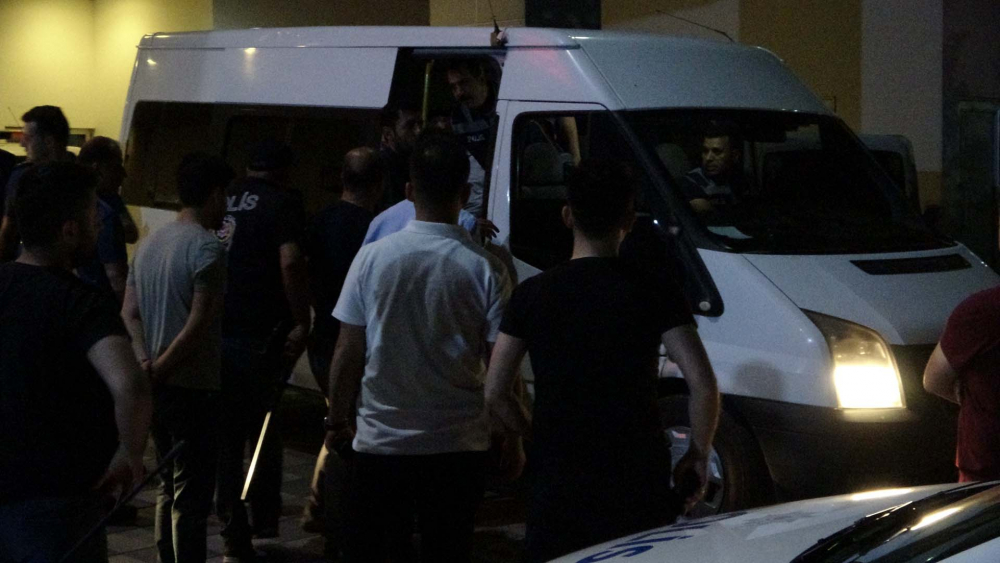 Malatya Yeşilyurt'ta izinsiz kayısı kopardın kavgası: 2'si polis 6 kişi yaralandı, 13 kişi gözaltına alındı 2