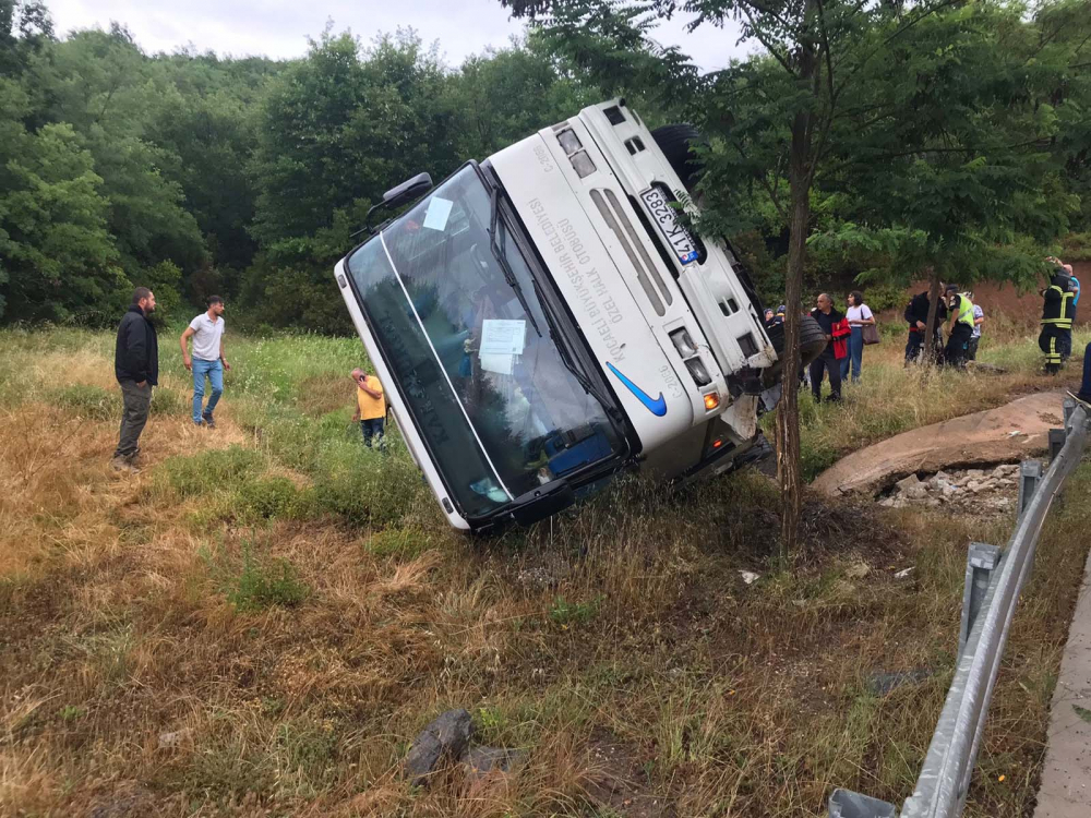 Kocaeli Karamürsel'de facianın eşiğinden dönüldü! Gezi midibüsü şarampole devrildi: 17 yaralı 7