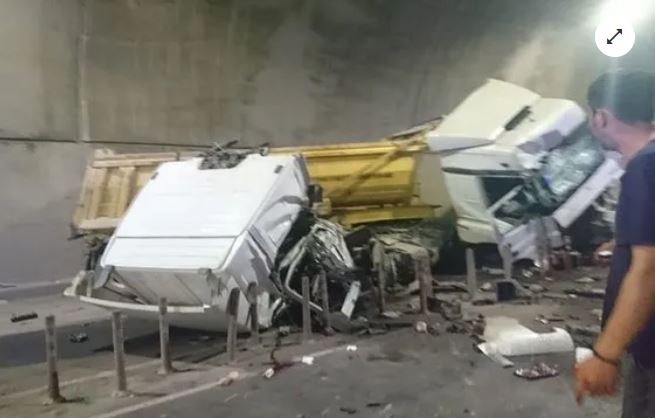 Sabiha Gökçen Havalimanı bağlantı yolunda zincirleme kaza! 2