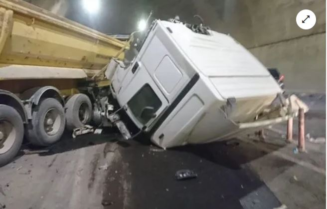 Sabiha Gökçen Havalimanı bağlantı yolunda zincirleme kaza! 5