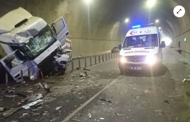 Sabiha Gökçen Havalimanı bağlantı yolunda zincirleme kaza! 9