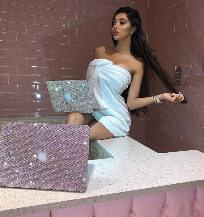 Yetenek yarışmasında ünlenen Chloe Khan çıplak fotoğraflarını paylaştı 9