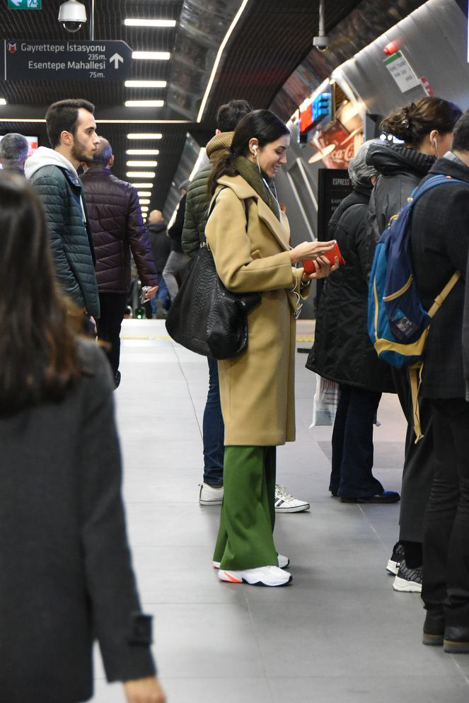 Keremcem sete yetişmek için metro kullandı 9