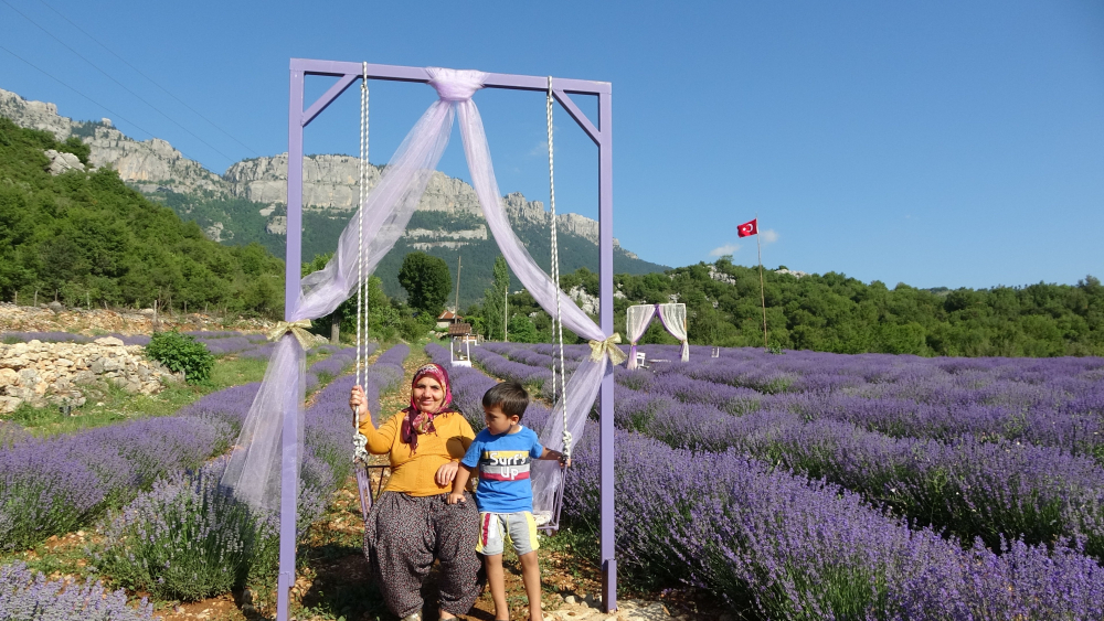 Lavantaların kraliçeleri! Memleketlerini çorak arazilerden turizm cennetine dönüştürdüler 3