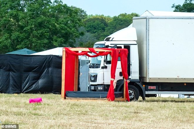 Avrupa'nın göbeğinde cinsel ilşkiye girme festivali düzenlendi 11