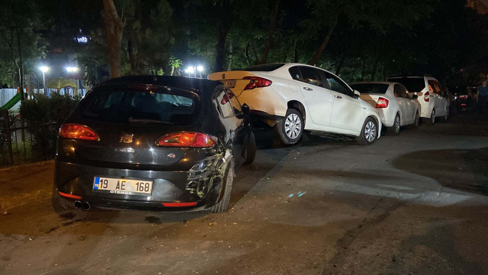 İstanbul Eyüpsultan'da İETT otobüsü dehşeti! Ortalığı birbirine kattı, 17 araca çarptı!  Ortalık savaş alanına döndü! 3