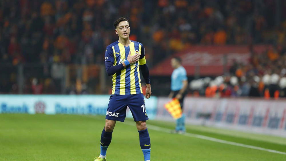 Fenerbahçe'de kadro dışı bırakılan Mesut Özil'in geleceği belli oldu! Futbolu bırakırsa yapacağı meslek ortaya çıktı 1