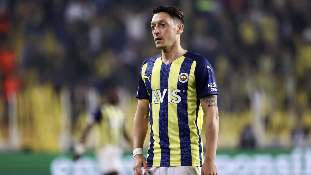 Fenerbahçe'de kadro dışı bırakılan Mesut Özil'in geleceği belli oldu! Futbolu bırakırsa yapacağı meslek ortaya çıktı 6