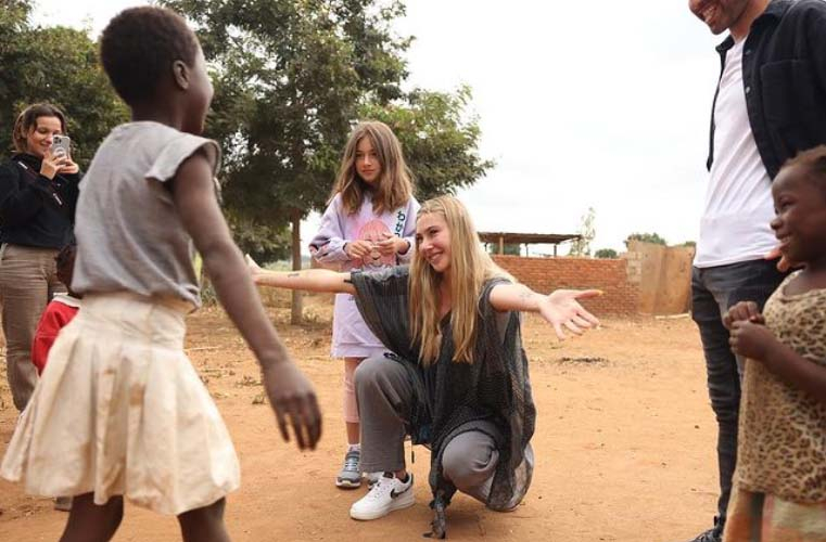 Şeyma Subaşı bu sefer övgü yağmuruna tutuldu! Afrika'ya yaptığı ziyaret hayranlarını duygulandırdı "Türk Angelina Jolie yolda galiba" 8