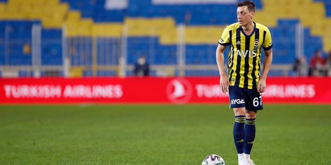 Mesut Özil'in son hamlesi sosyal medyayı karıştırdı! Kimse bunu beklemiyordu! Takımdan ayrılıyor mu?