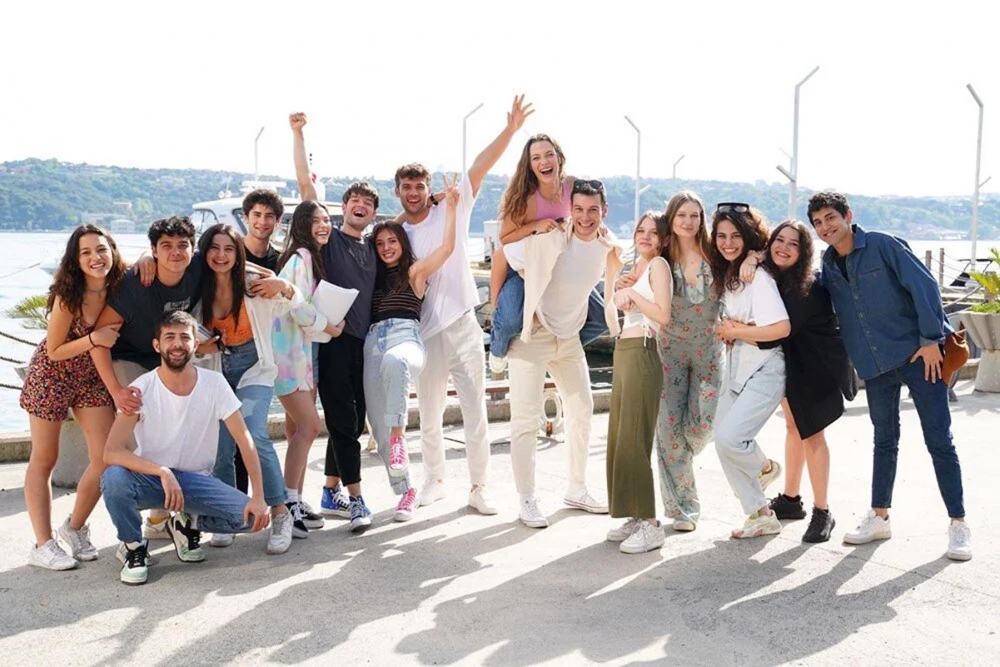 Yaz mevsimi, "Yaz dizisi" olmadan olmaz! İşte eğlenceli ve romantik senaryolarıyla 2022 yazını renklendirecek yeni diziler 9