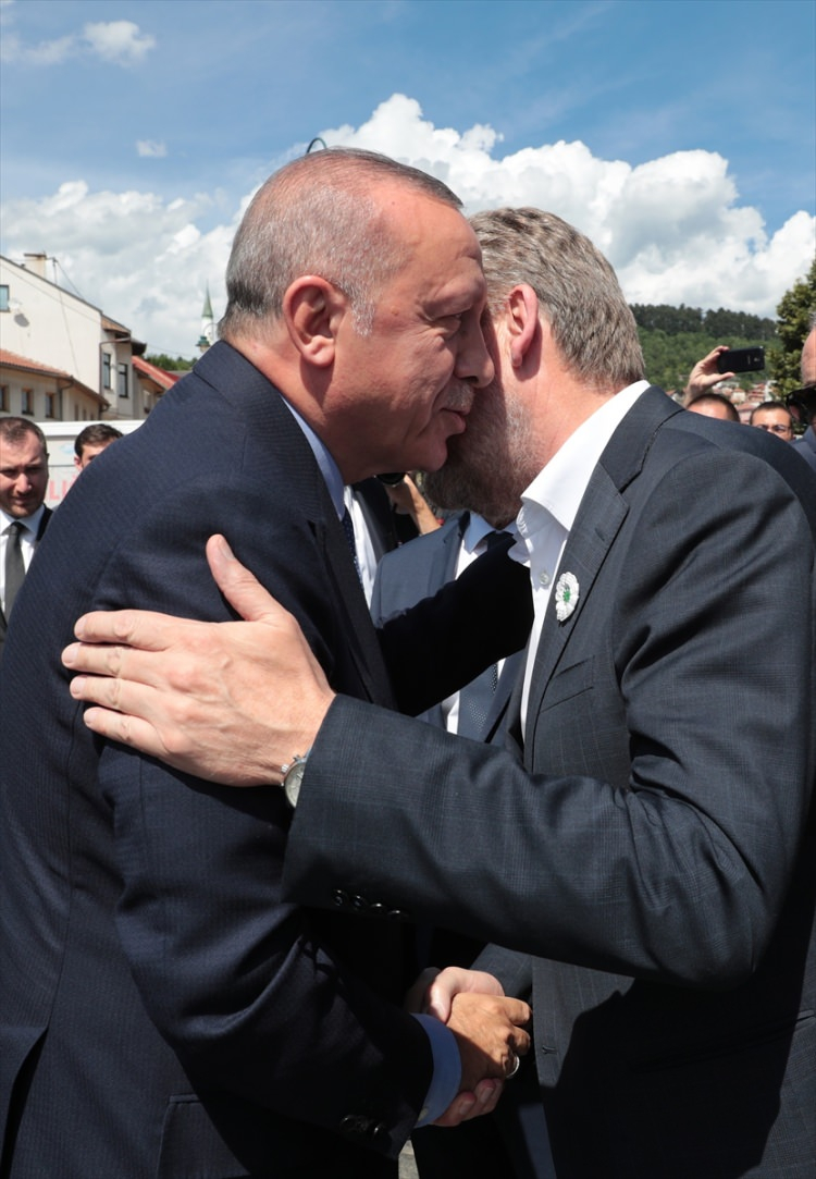 Cumhurbaşkanı Recep Tayyip Erdoğan, Aliya İzzetbegoviç’in kabrini ziyaret etti 1