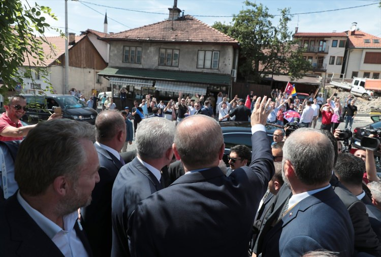 Cumhurbaşkanı Recep Tayyip Erdoğan, Aliya İzzetbegoviç’in kabrini ziyaret etti 4