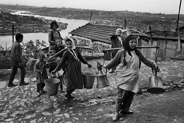 Buranın İstanbul olduğuna inanamayacaksınız! İşte şaşırtan farklılığıyla, Ara Güler'in kadrajından eski İstanbul fotoğrafları... 11