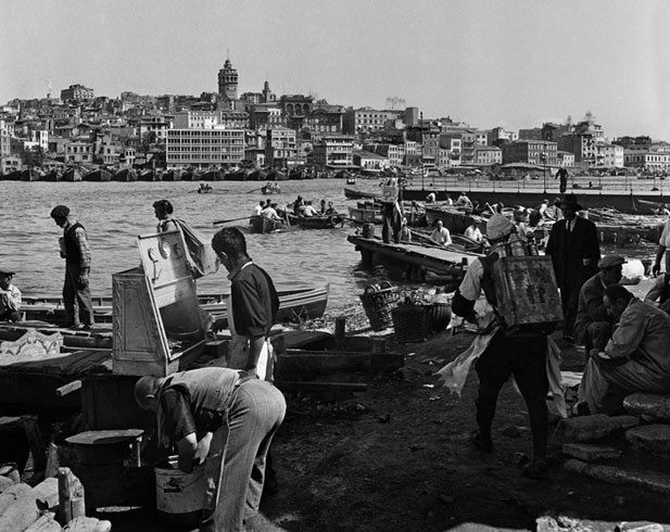 Buranın İstanbul olduğuna inanamayacaksınız! İşte şaşırtan farklılığıyla, Ara Güler'in kadrajından eski İstanbul fotoğrafları... 5