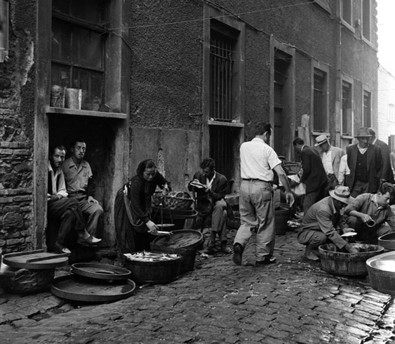 Buranın İstanbul olduğuna inanamayacaksınız! İşte şaşırtan farklılığıyla, Ara Güler'in kadrajından eski İstanbul fotoğrafları... 9