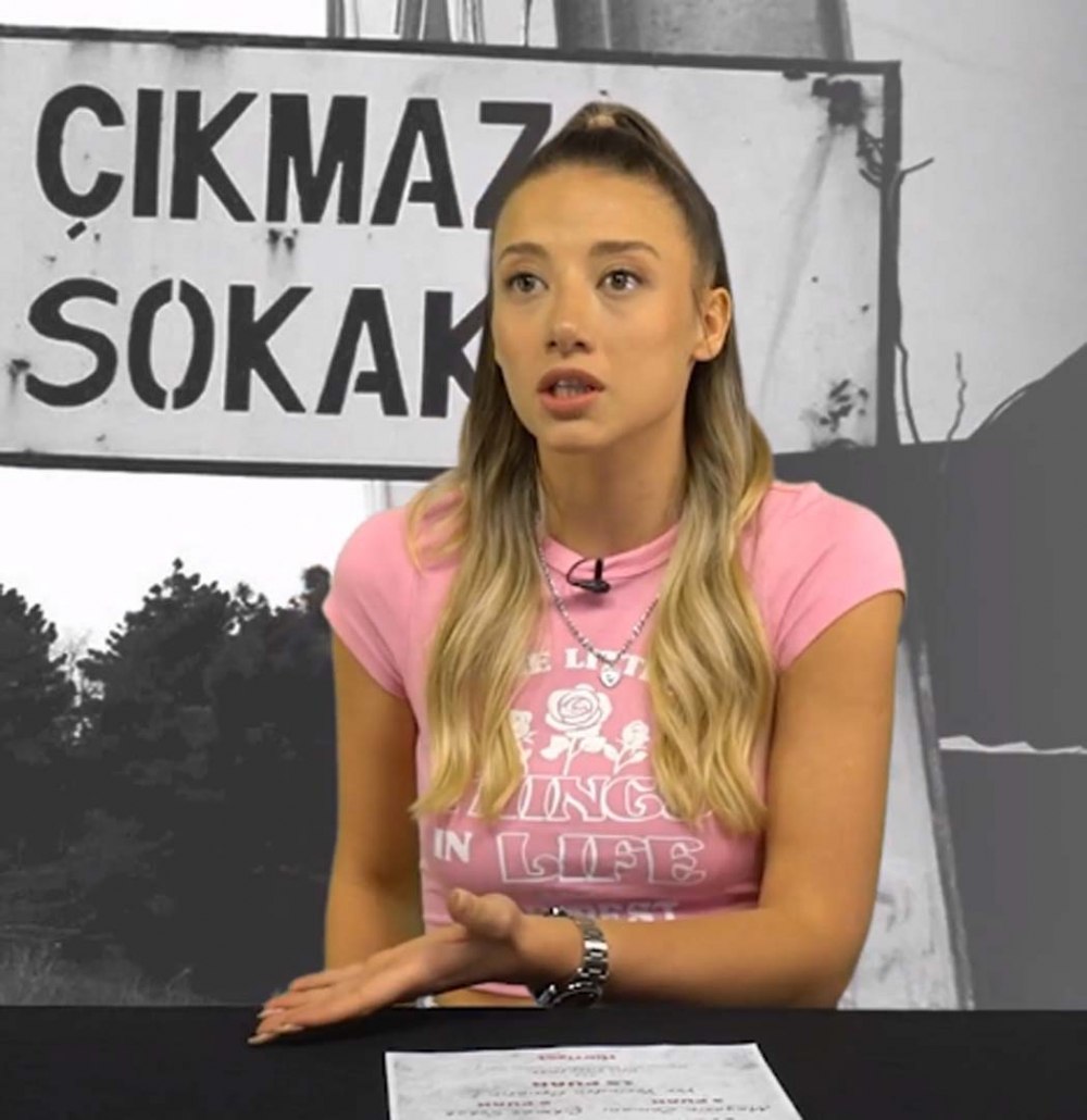 Survivor Aleyna Kalaycıoğlu'ndan "Ajitasyona kurban gittik" diyen Demet Akalın'a zehir zemberek sözler! "Hüngür hüngür ağlıyor evi gidecek diye" 7