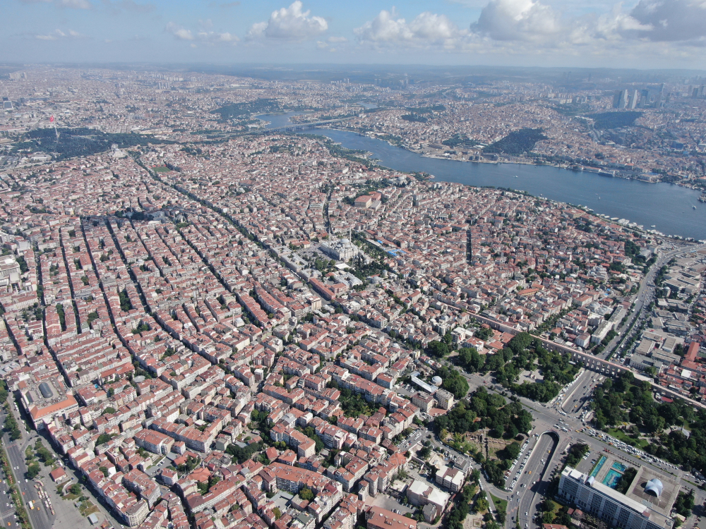 Sabahın ilk ışıklarında seccadesini alıp Fatih Camii'ne koştular! Mahmut Efendi Hazretleri'nin cenaze namazına binlerce kişi akın etti! 7