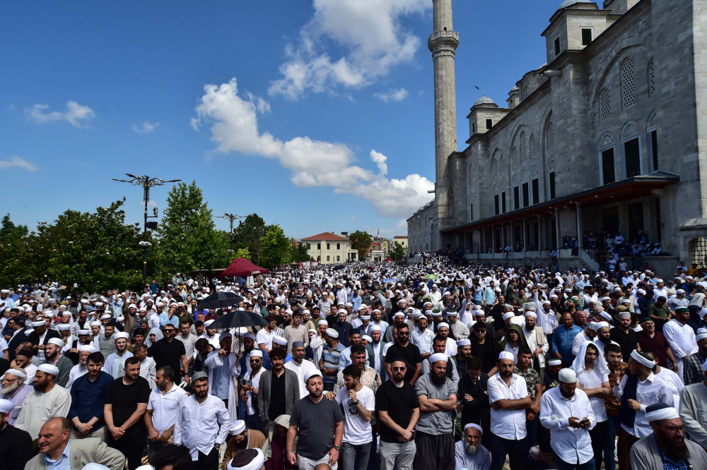 İsmailağa Cemaati lideri Mahmut Ustaosmanoğlu son yolculuğuna uğurlandı! 11