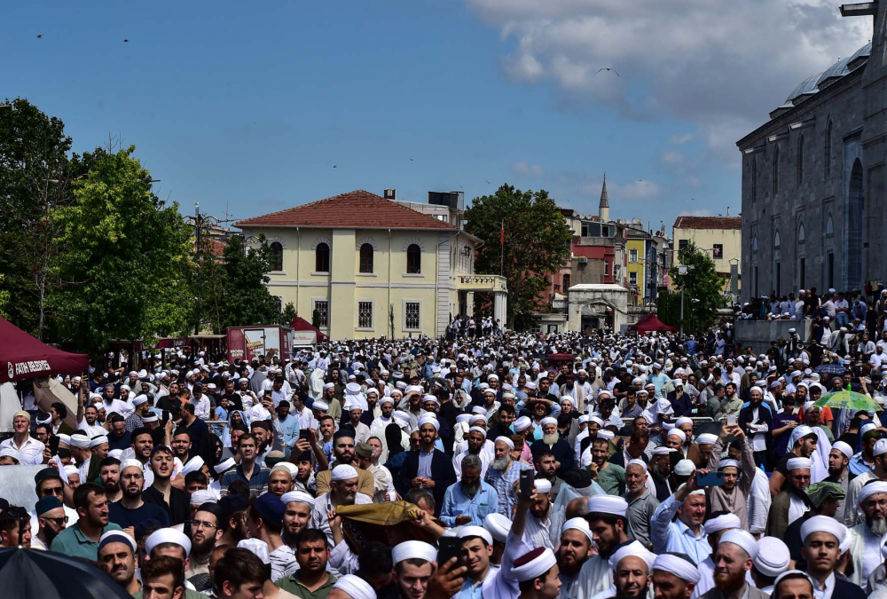 İsmailağa Cemaati lideri Mahmut Ustaosmanoğlu son yolculuğuna uğurlandı! 12