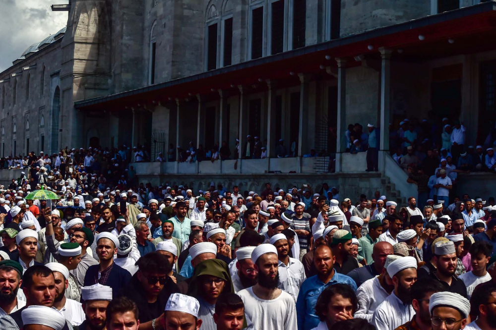 İsmailağa Cemaati lideri Mahmut Ustaosmanoğlu son yolculuğuna uğurlandı! 13