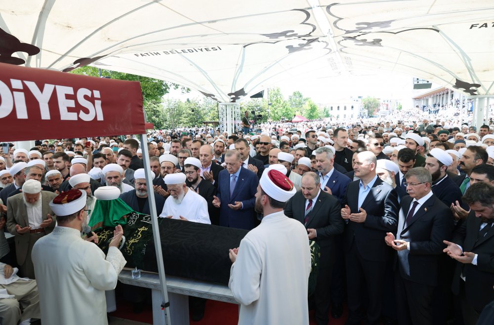 İsmailağa Cemaati lideri Mahmut Ustaosmanoğlu son yolculuğuna uğurlandı! 14