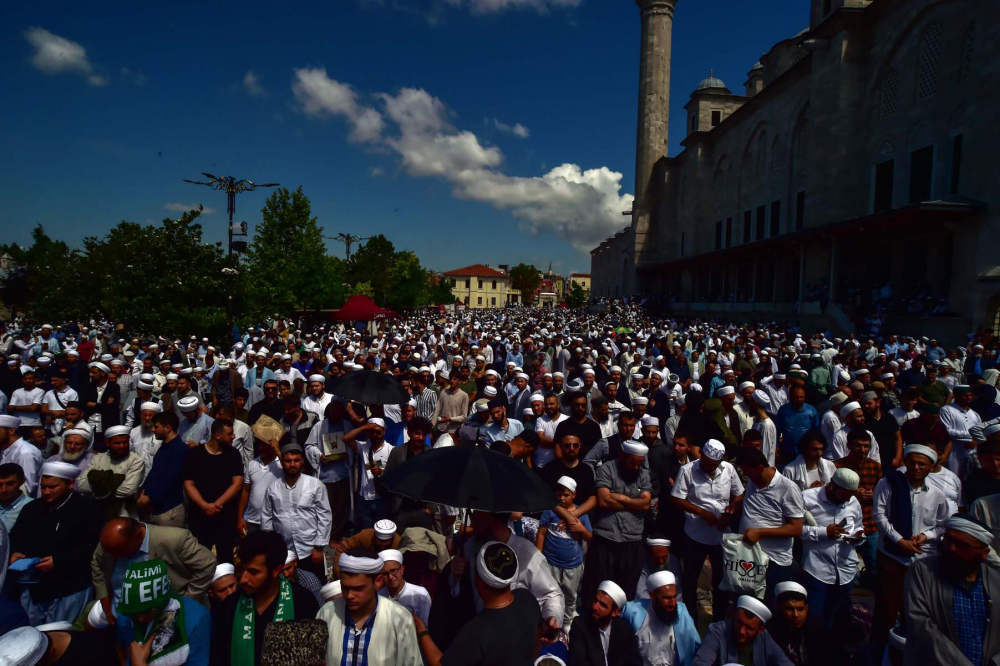 İsmailağa Cemaati lideri Mahmut Ustaosmanoğlu son yolculuğuna uğurlandı! 15