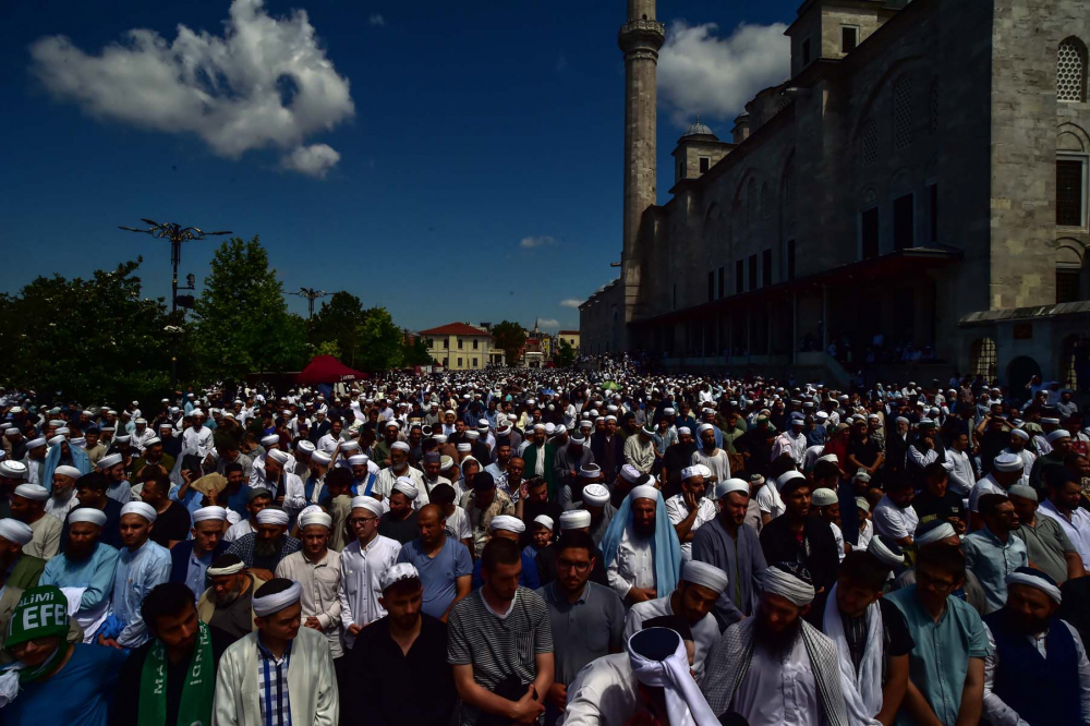 İsmailağa Cemaati lideri Mahmut Ustaosmanoğlu son yolculuğuna uğurlandı! 16