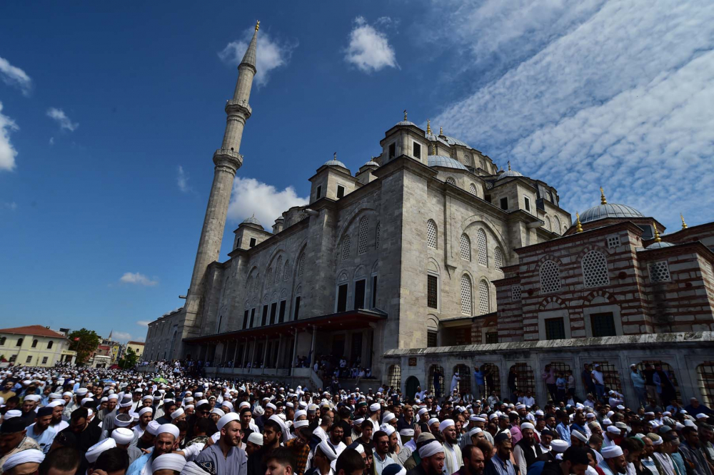 İsmailağa Cemaati lideri Mahmut Ustaosmanoğlu son yolculuğuna uğurlandı! 17